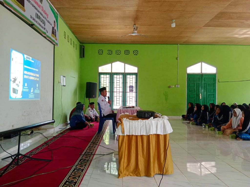 Kepala Kankemenag Rokan Hulu Ajak Siswa SMAN 2 Rokan IV Koto Jaga Iman dan Ilmu
