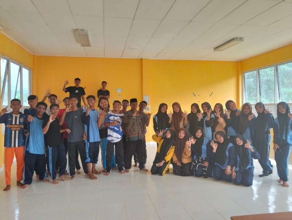 Penyuluh Agama Islam KUA Rokan IV Koto Tanamkan Nilai Akhlak Mulia dan Bakti kepada Orang Tua di SMA Negeri 3 Rokan IV Koto