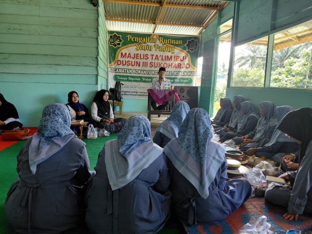 Penyuluh Agama Islam KUA Rokan IV Koto Gelar Pembinaan Majelis Taklim dan Seni Budaya Islam di Desa Sikebau Jaya