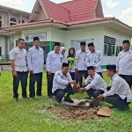 Kepala Kantor Kementerian Agama Kabupaten Rokan Hulu Kunjungi KUA Rokan IV Koto, Tanam Pohon Matoa Wujudkan Implementasi Ekoteologi