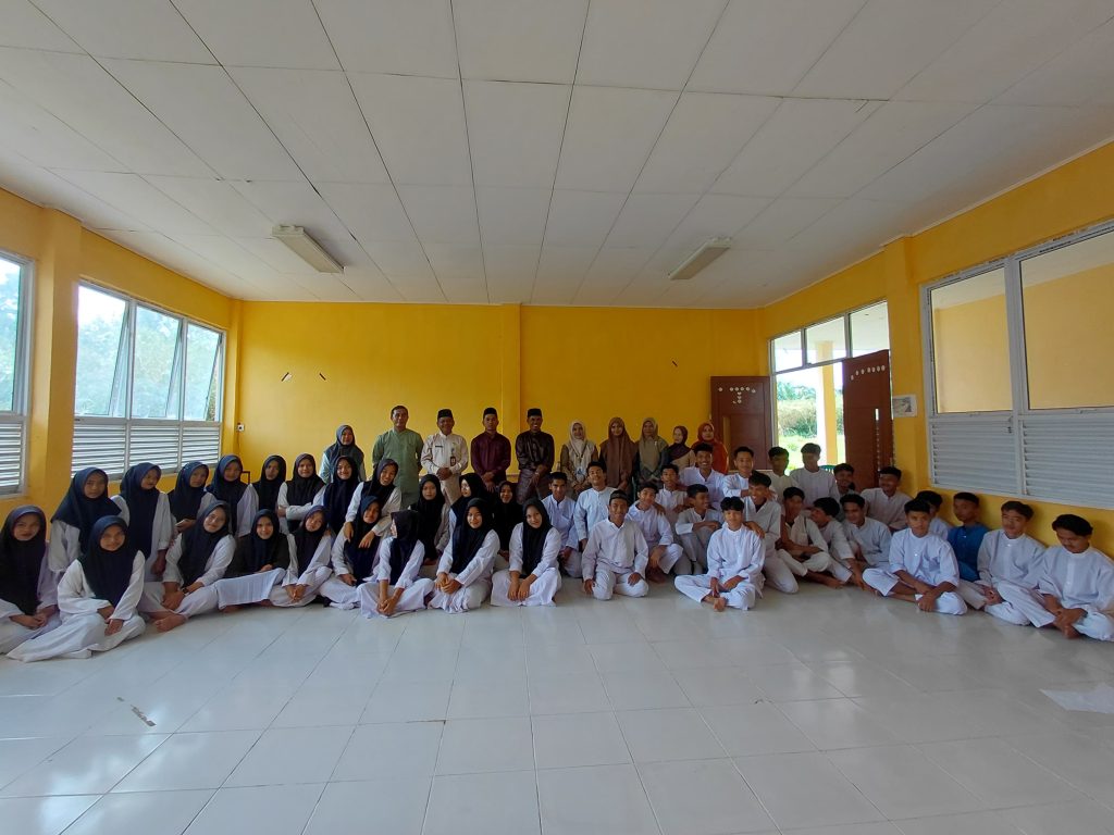KUA Rokan IV Koto Lanjutkan Program BRUS Goes to School di SMAN 3 Rokan IV Koto
