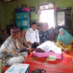 Kepala KUA Rokan IV Koto Beserta Staf Takziah ke Rumah Duka Orang Tua Penyuluh Agama